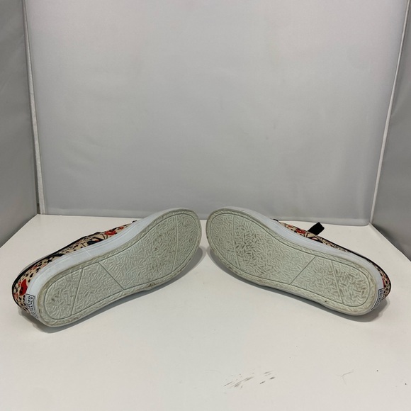 Betty Boop Patterned Sneakers - Picture 8 of 10